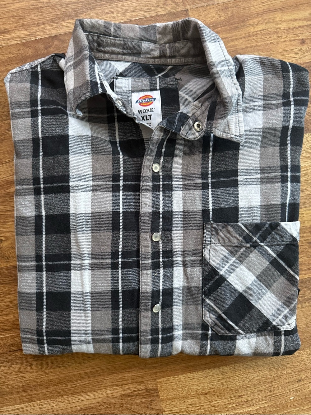 Dickies Men’s Black and Gray Plaid Button-Down Shirt